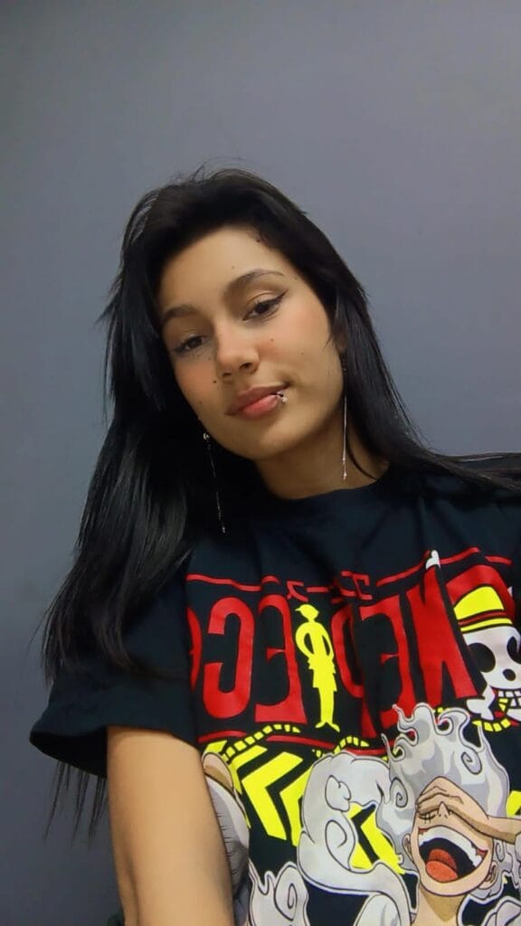 Modelo webcam en Tuluá trabajando en Virtual Connection Studio con privacidad, capacitación y altos ingresos.